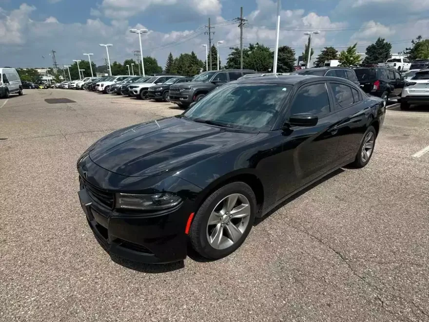 2015 Dodge Charger SXT photo 1