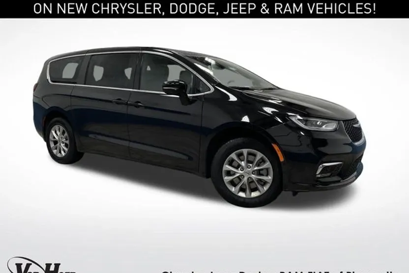 2025 Chrysler Pacifica photo 1