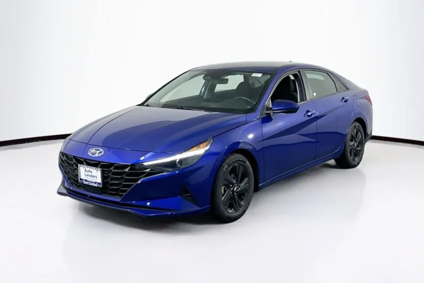 2022 Hyundai Elantra SEL Convenience photo 1