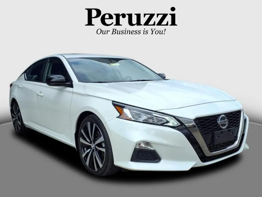 2022 Nissan Altima SR photo 1