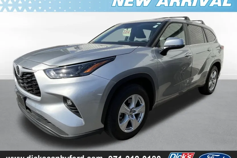 2024 Toyota Highlander LE photo 1
