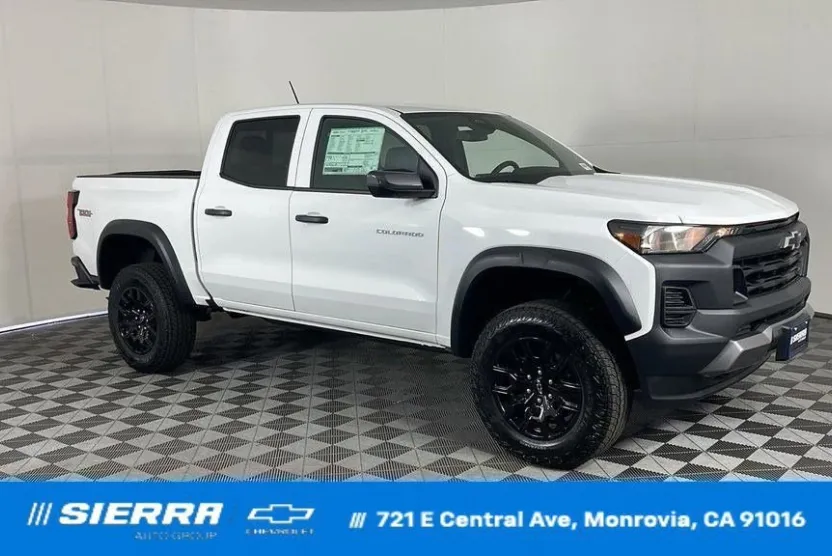 2025 Chevrolet Colorado Trail Boss photo 1