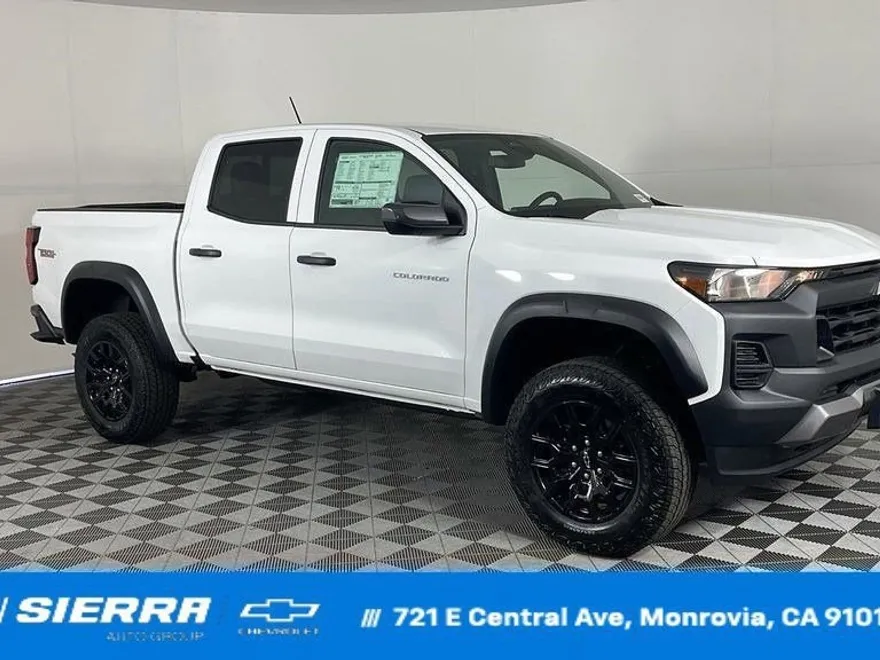 2025 Chevrolet Colorado Trail Boss photo 1