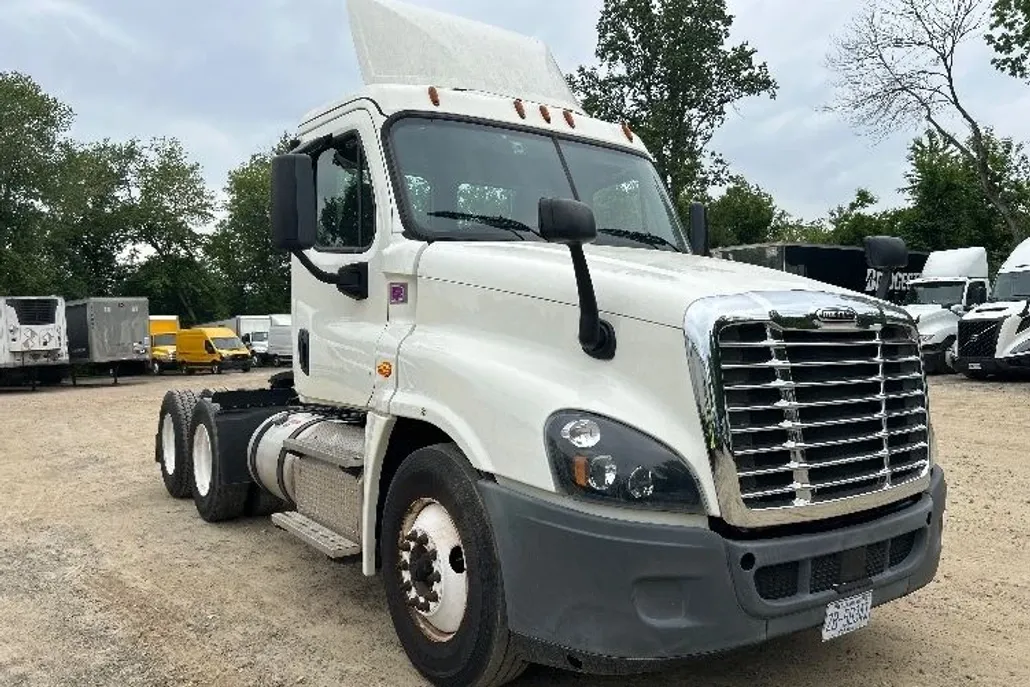 2019 Freightliner Cascadia 125" Sleeper Cab photo 1