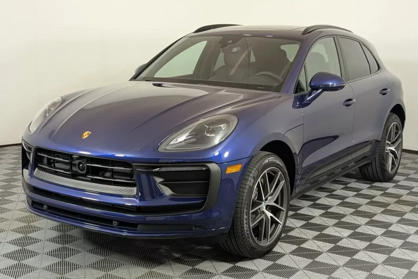 2025 Porsche Macan T photo 1