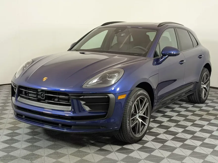 2025 Porsche Macan T photo 1