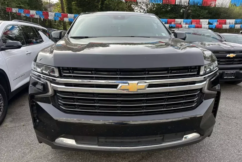 2024 Chevrolet Suburban LT photo 1