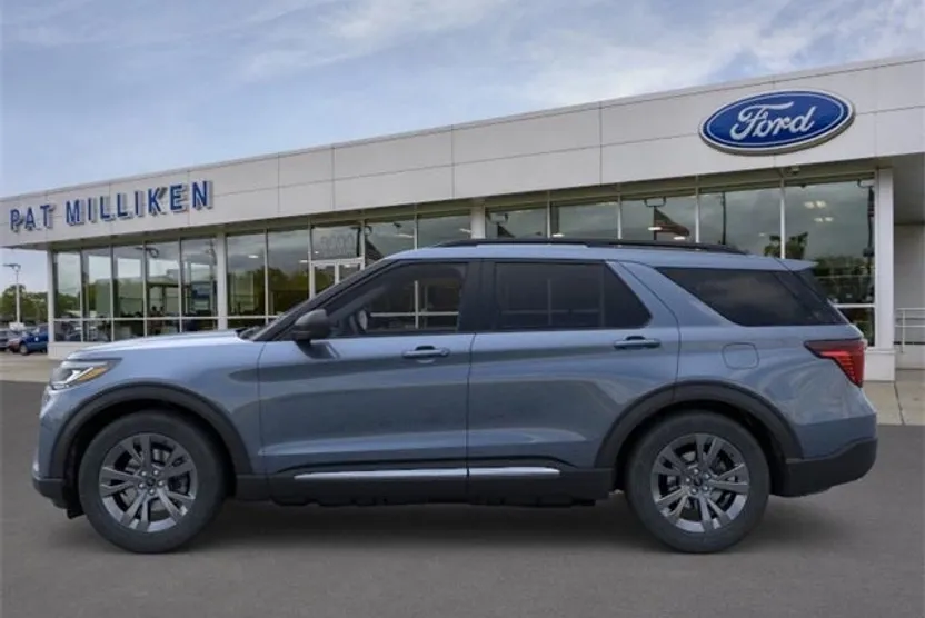 2025 Ford Explorer photo 1