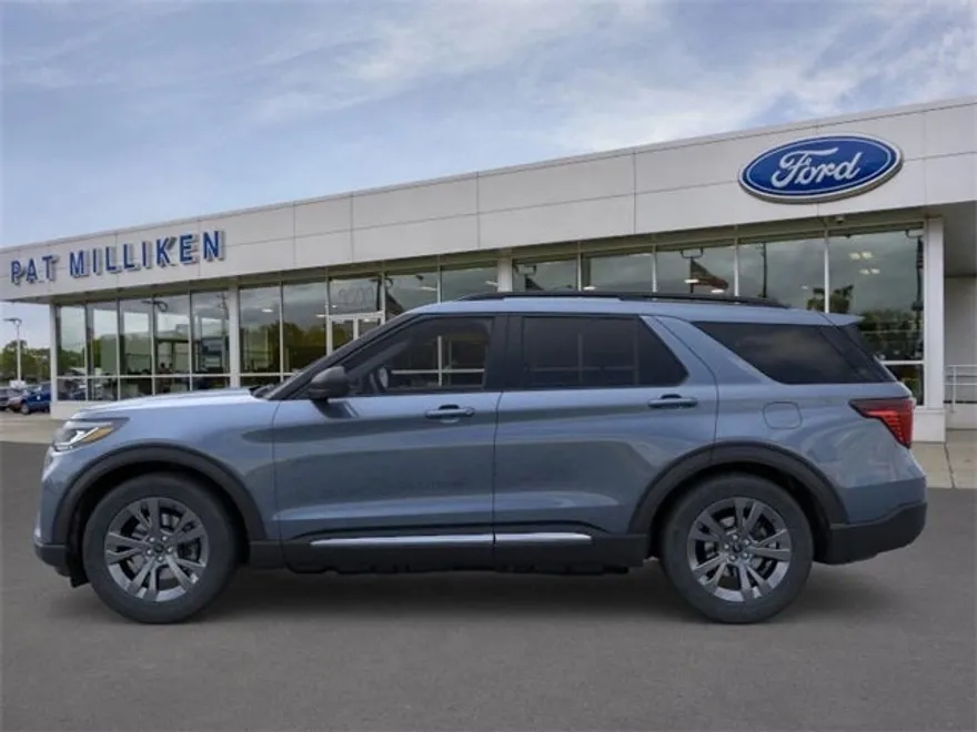 2025 Ford Explorer photo 1