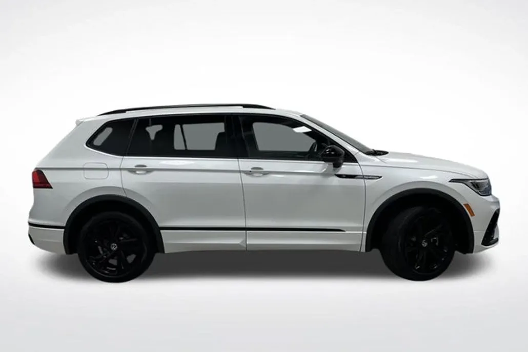 2024 Volkswagen Tiguan SE R-Line Black photo 1