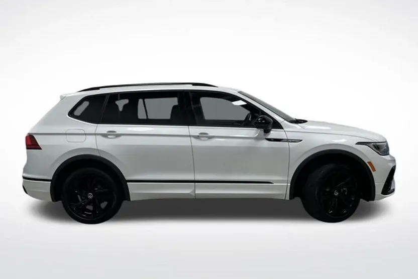 2024 Volkswagen Tiguan SE R-Line Black photo 1