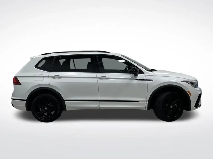 2024 Volkswagen Tiguan SE R-Line Black photo 1