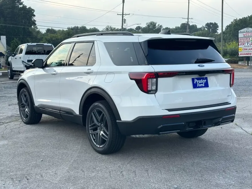 2025 Ford Explorer ST-Line photo 1