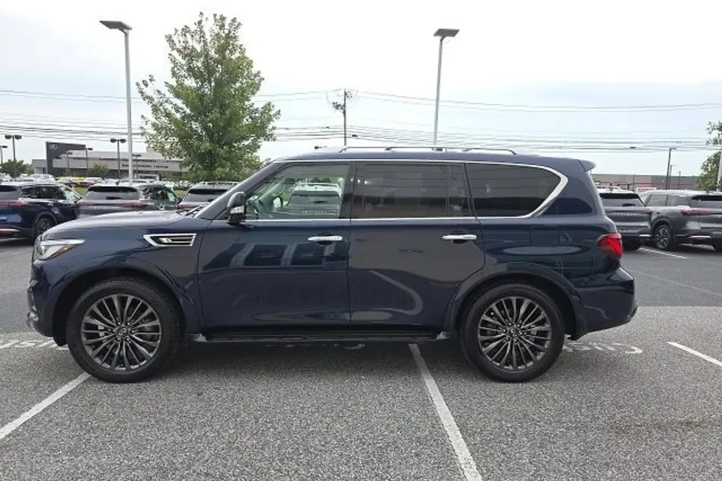 2023 Infiniti QX80 Premium Select photo 1