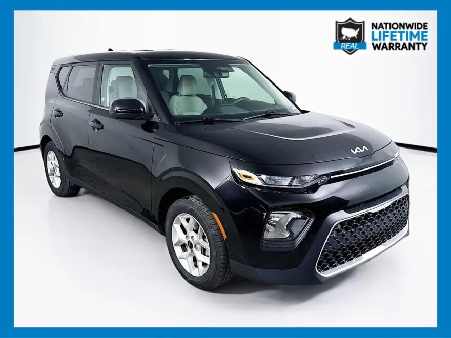 2022 Kia Soul LX photo 1