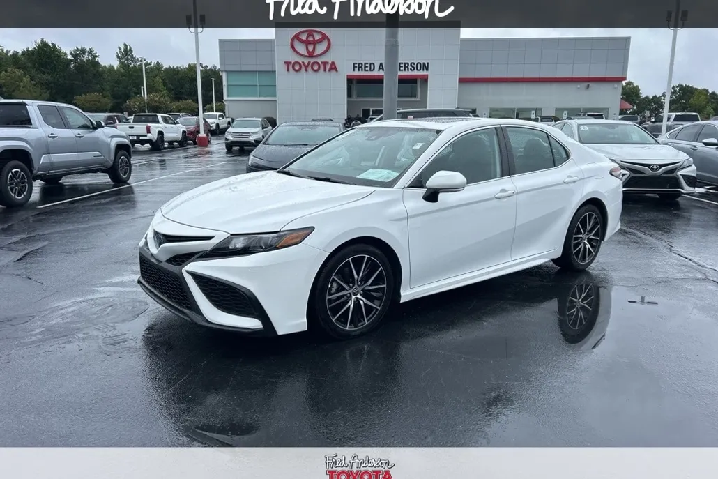 2023 Toyota Camry Hybrid SE photo 1