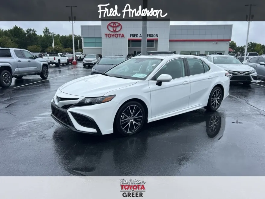 2023 Toyota Camry Hybrid SE photo 1