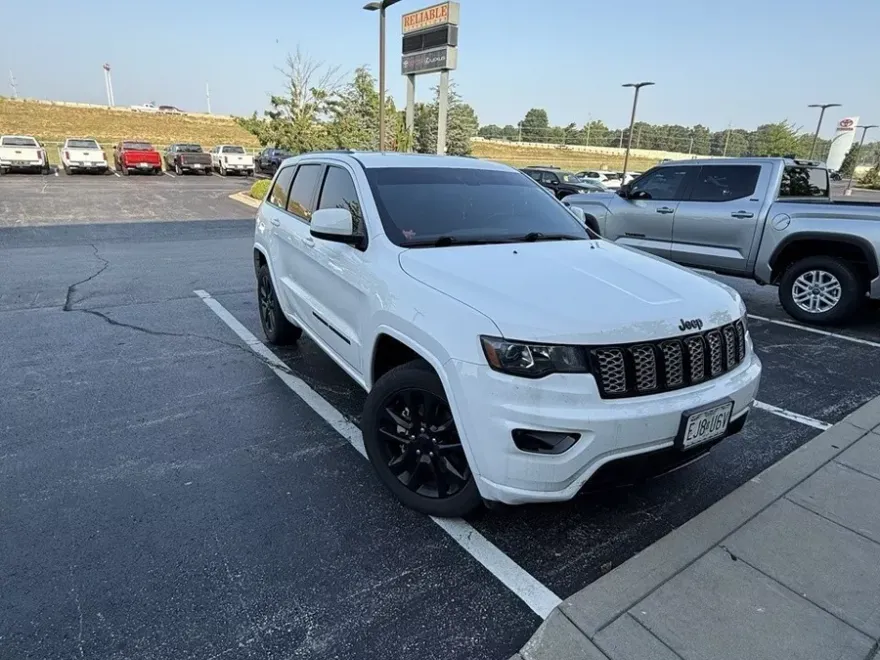 2022 Jeep Cherokee Laredo X photo 1