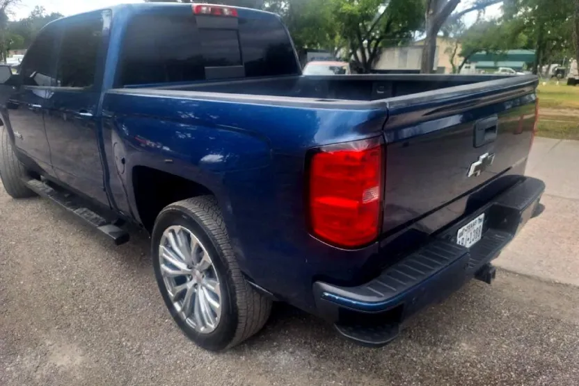 2018 Chevrolet Silverado 1500 LT photo 1