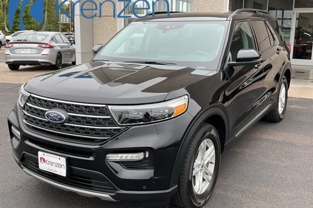 2024 Ford Explorer XLT photo 1