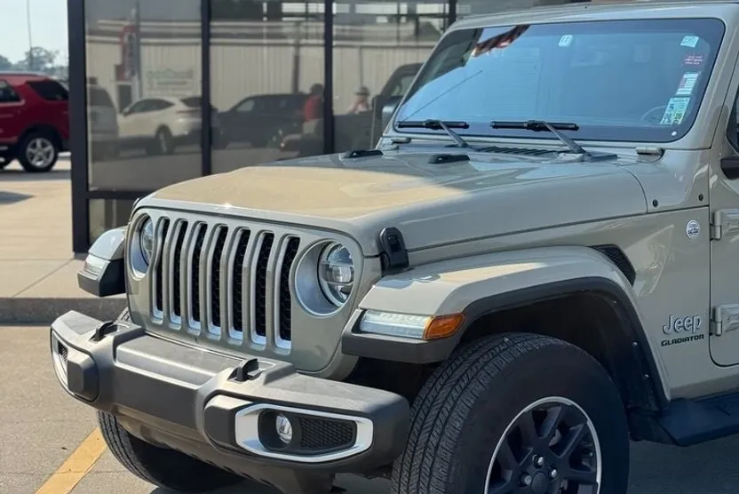 2022 Jeep Gladiator Overland photo 1