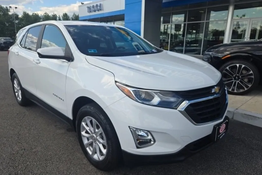 2021 Chevrolet Equinox LT photo 1