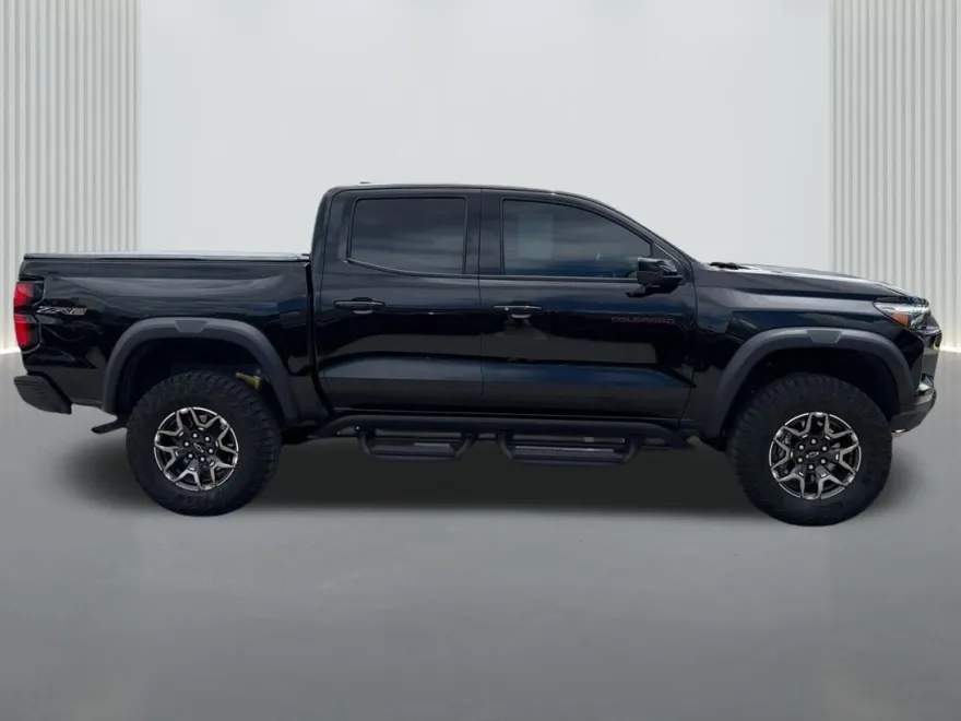 2023 Chevrolet Colorado ZR2 photo 1