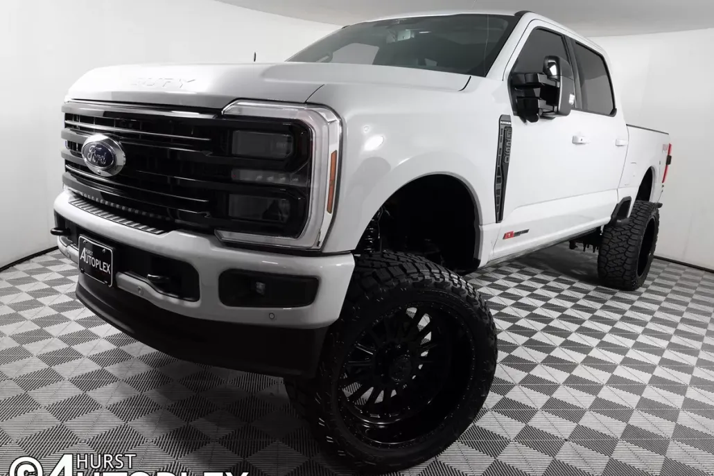 2025 Ford F-250 Platinum photo 1