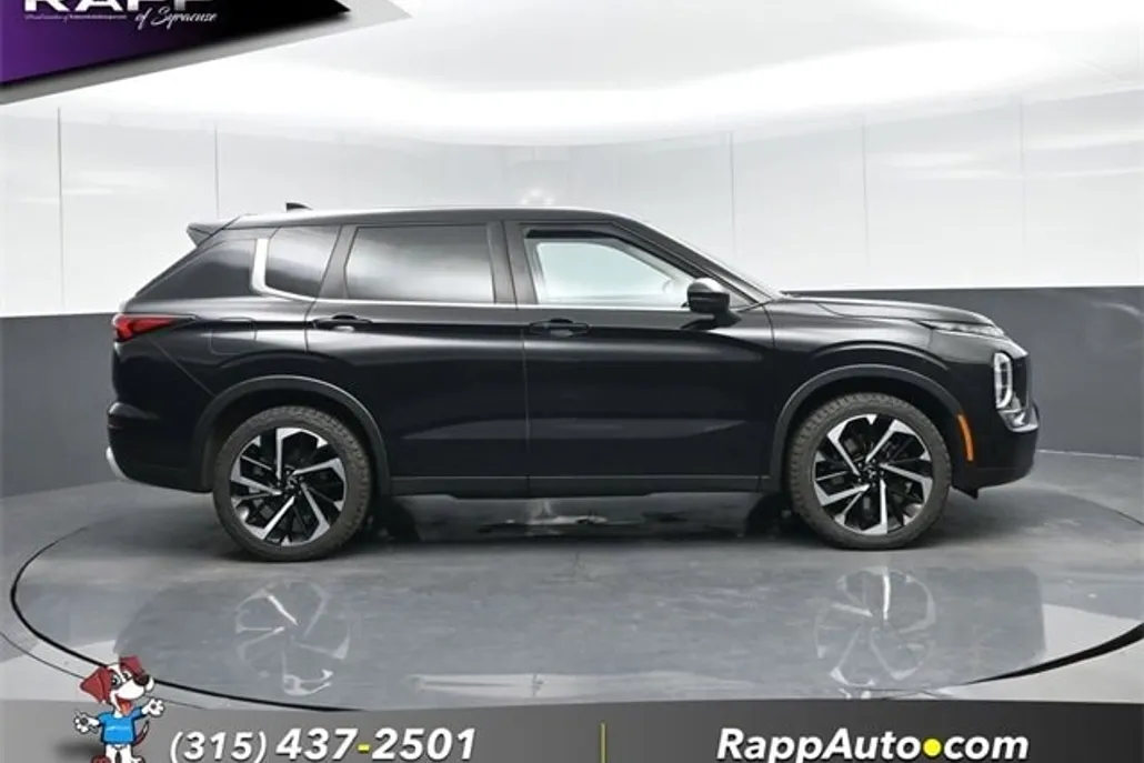 2022 Mitsubishi Outlander SE photo 1