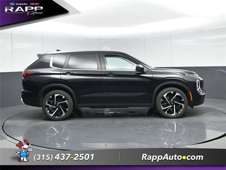 2022 Mitsubishi Outlander SE photo 1