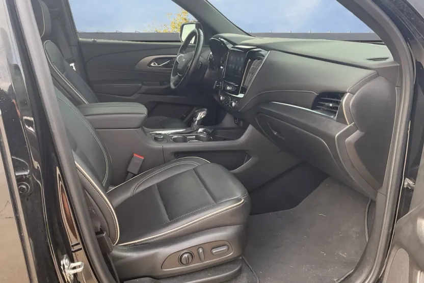 2023 Chevrolet Traverse Premier photo 1