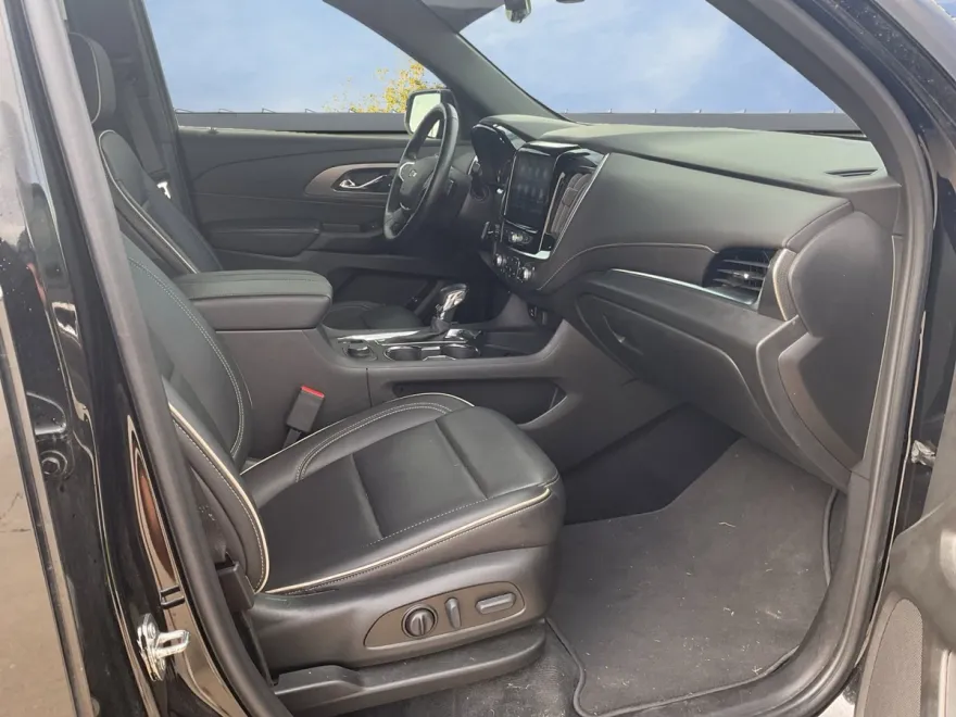 2023 Chevrolet Traverse Premier photo 1