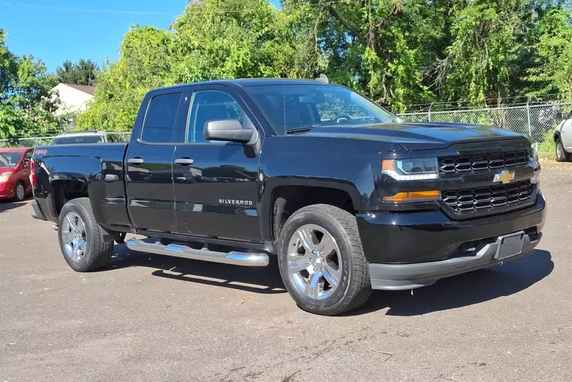 2019 Chevrolet Silverado 1500 Custom photo 1