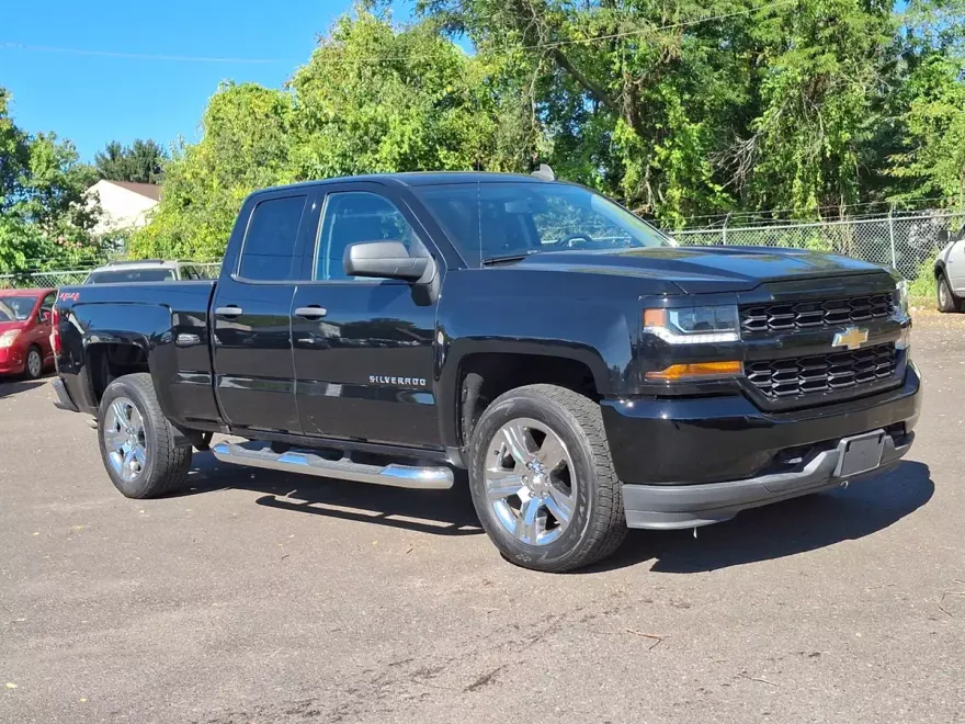2019 Chevrolet Silverado 1500 Custom photo 1