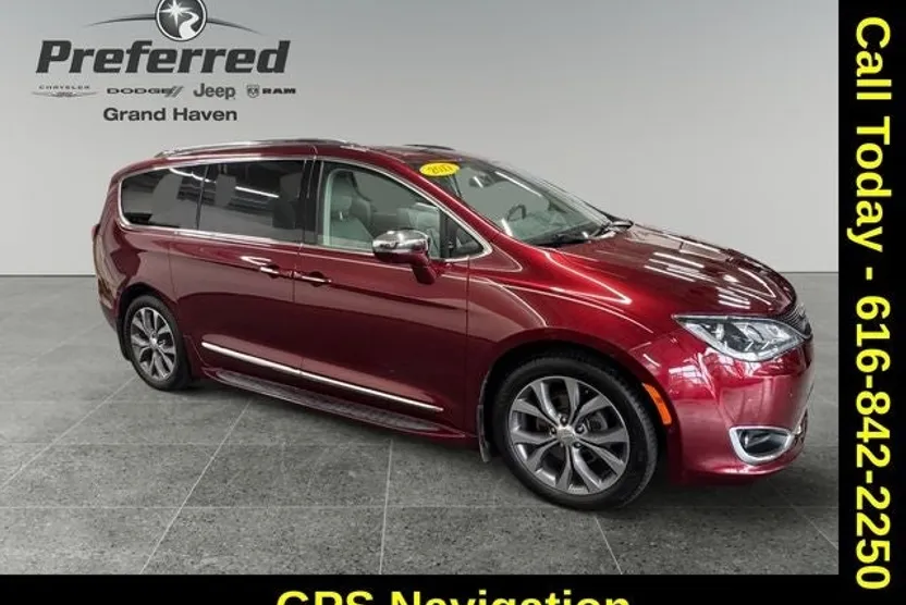 2017 Chrysler Pacifica Limited photo 1