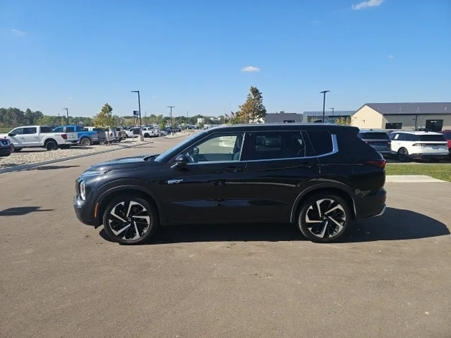 2023 Mitsubishi Outlander PHEV SEL photo 1