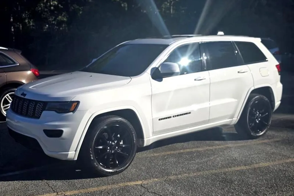 2020 Jeep Grand Cherokee Laredo E photo 1