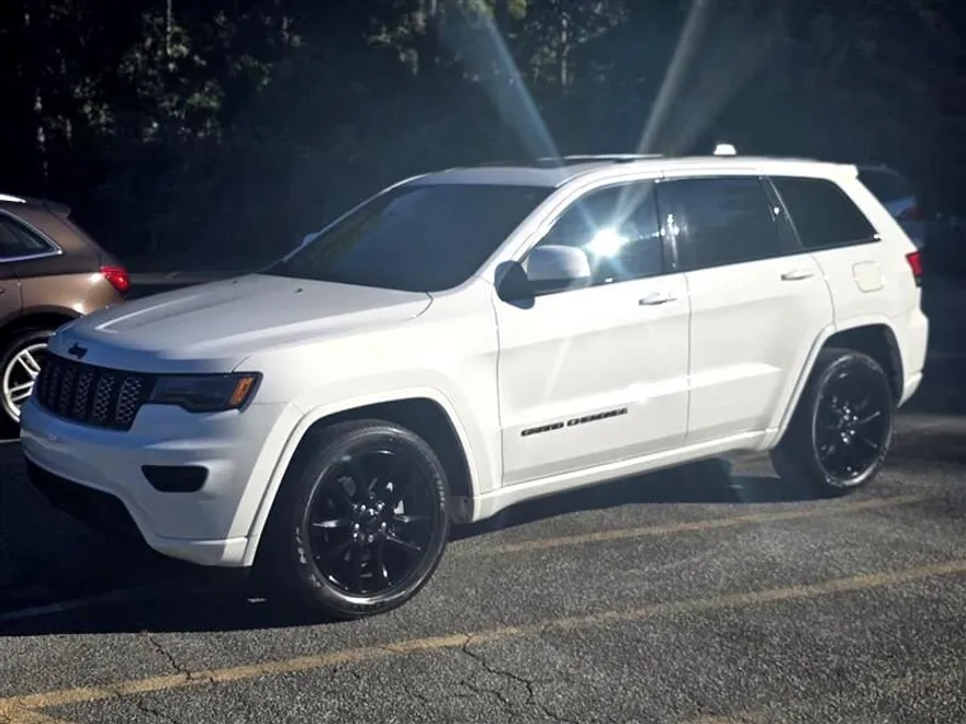 2020 Jeep Grand Cherokee Laredo E photo 1