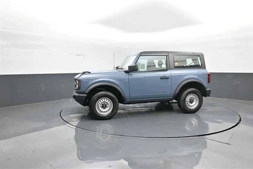 2025 Ford Bronco Base photo 1