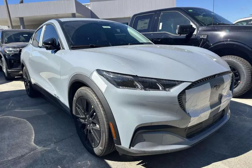 2025 Ford Mustang Mach-E Select photo 1