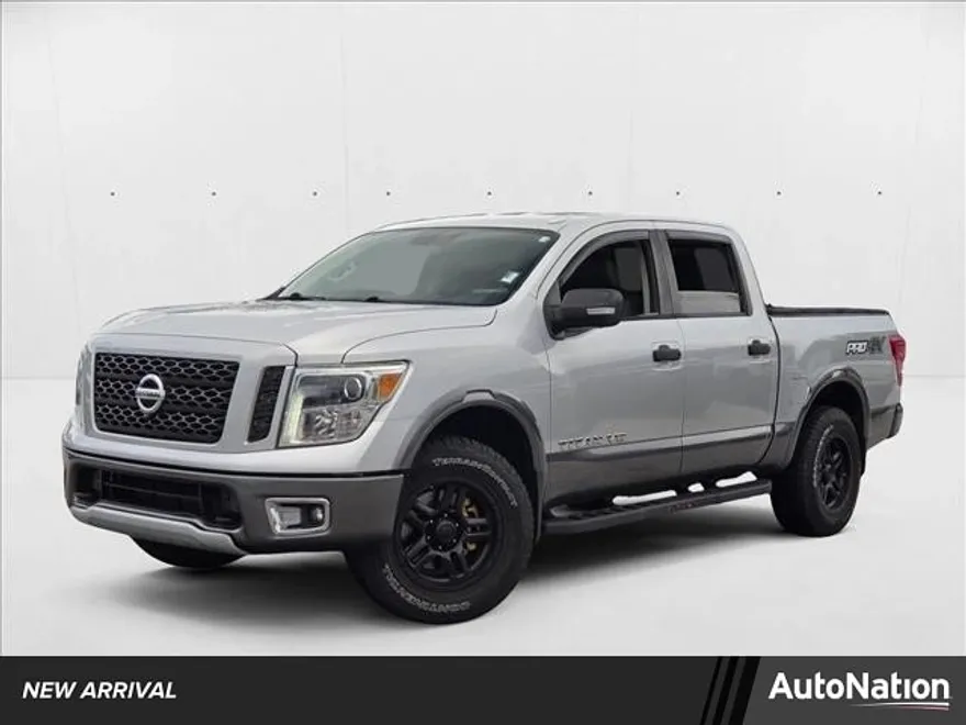 2019 Nissan Titan Crew Cab PRO-4X photo 1