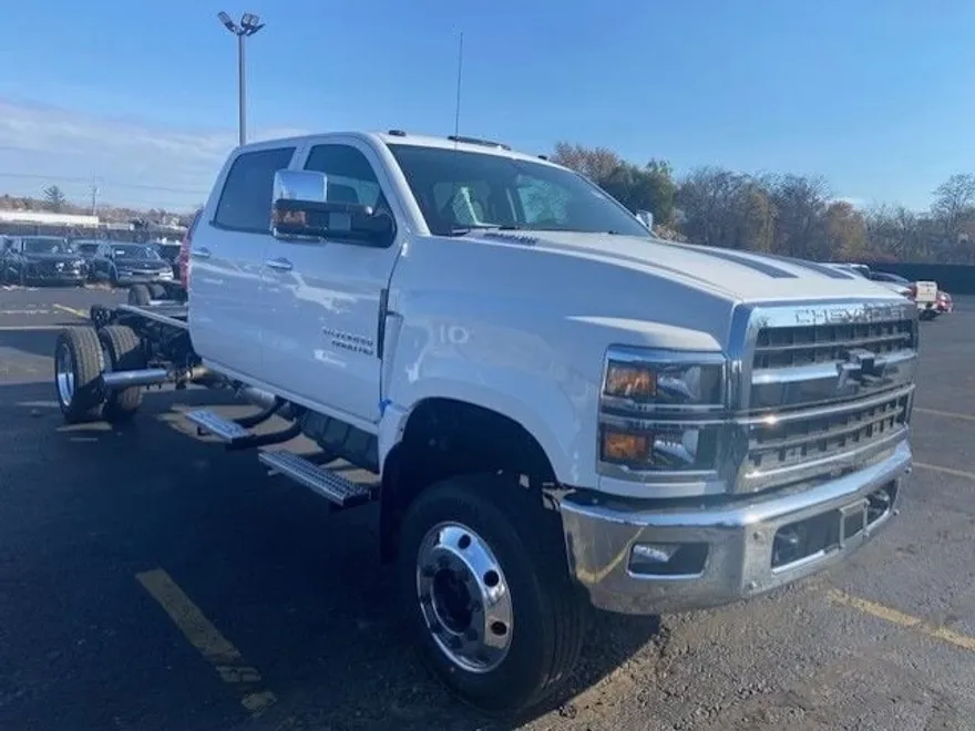2024 Chevrolet Silverado 6500HD Work Truck photo 1