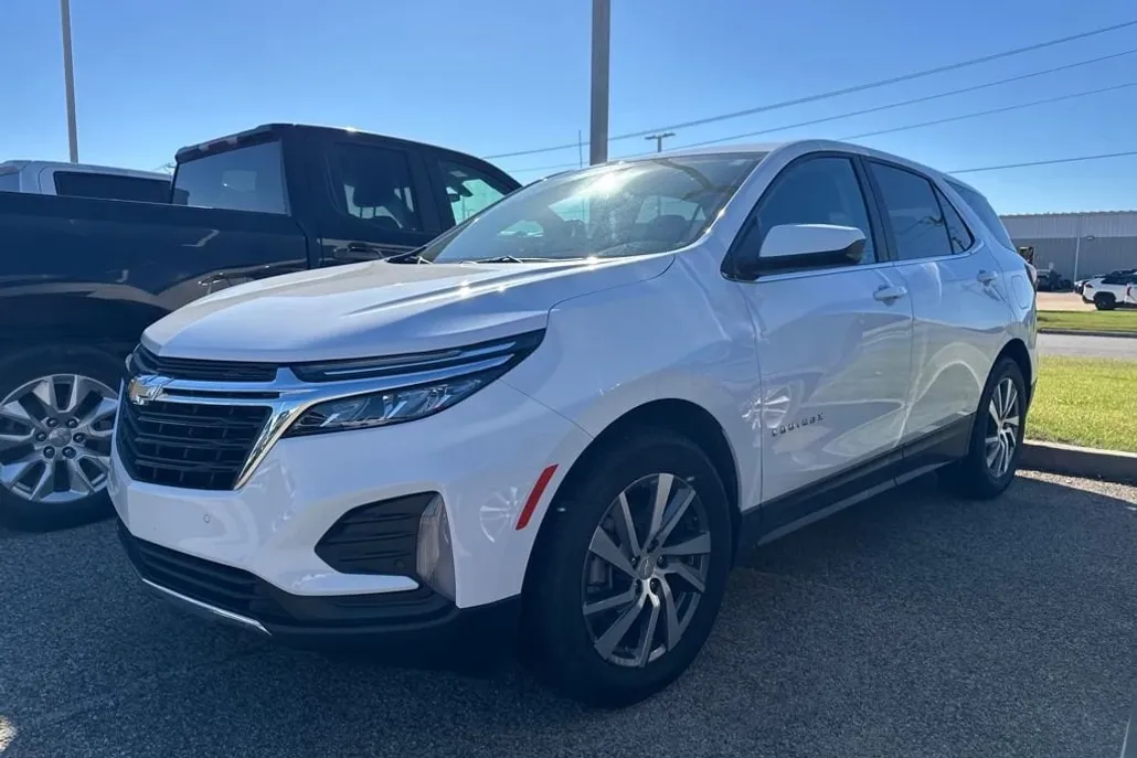2022 Chevrolet Equinox LT photo 1