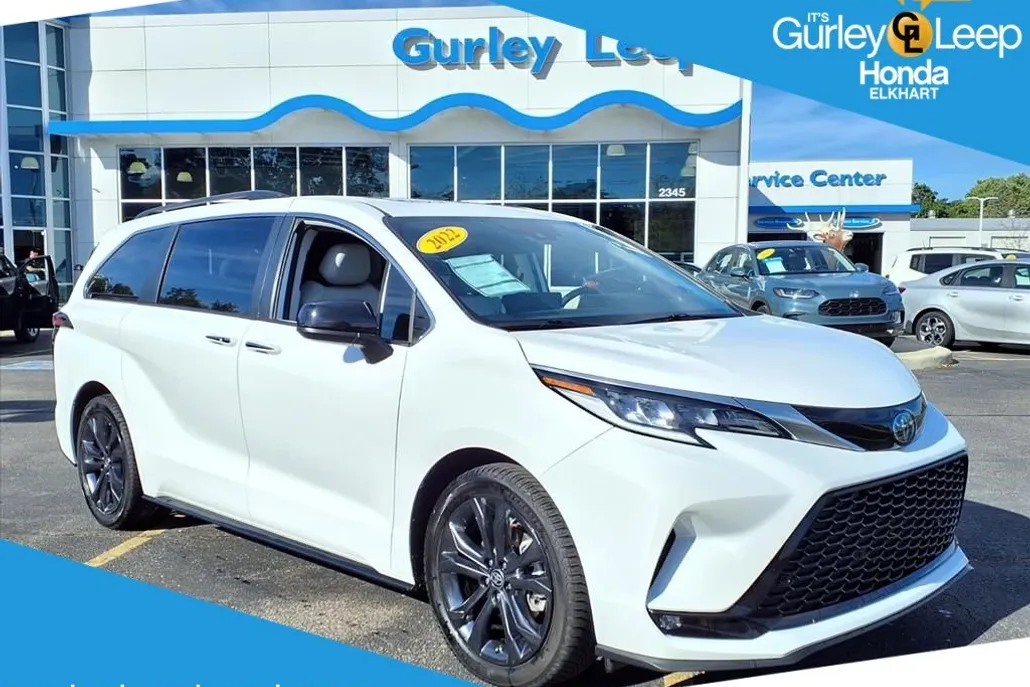 2022 Toyota Sienna XSE photo 1