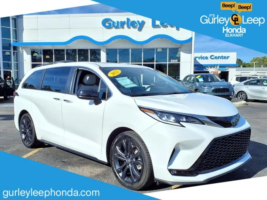 2022 Toyota Sienna XSE photo 1