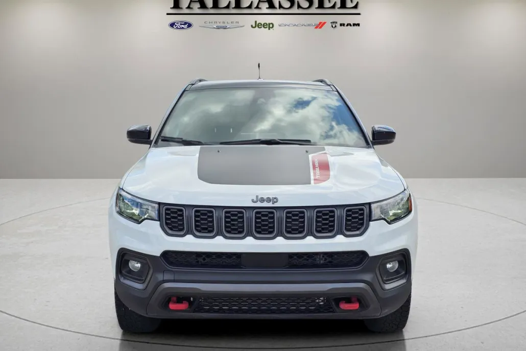 2024 Jeep Compass Trailhawk photo 1