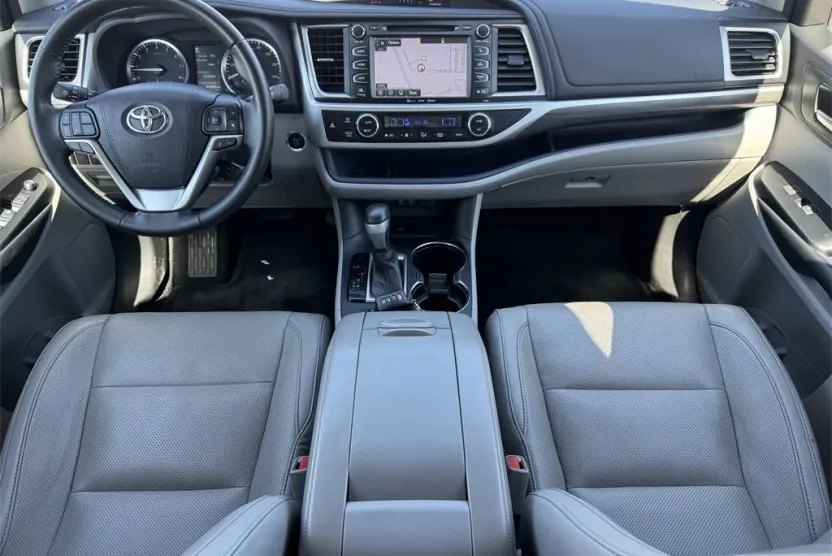 2017 Toyota Highlander Limited photo 1