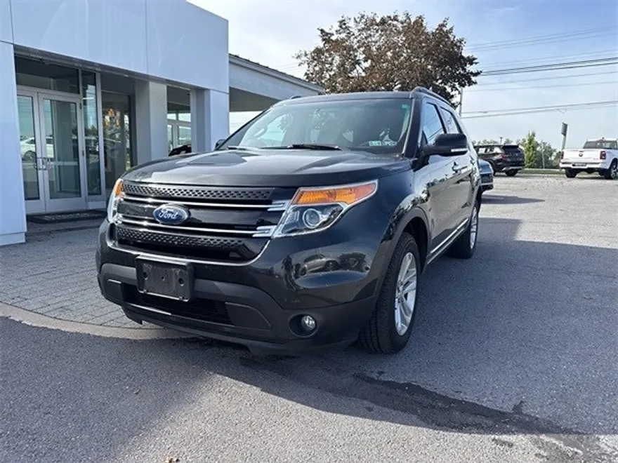2015 Ford Explorer XLT photo 1