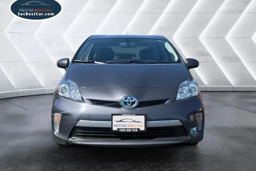 2014 Toyota Prius Plug-in Hybrid Advanced photo 1