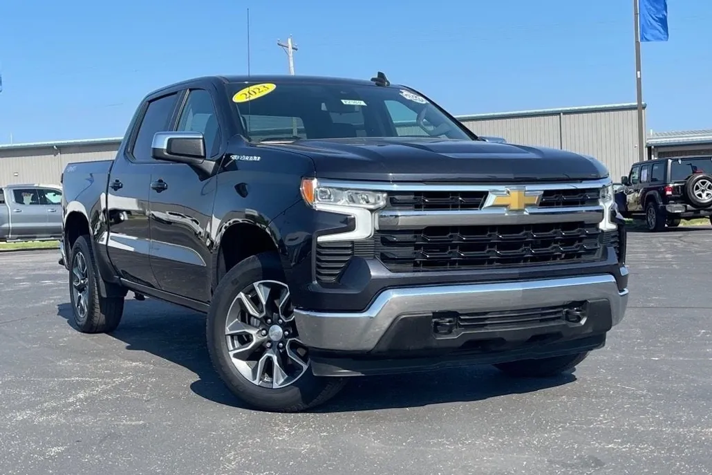 2023 Chevrolet Silverado 1500 LT photo 1